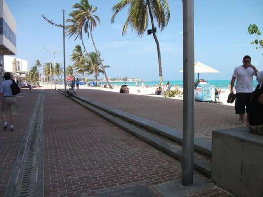 A Dos Cuadras De Sprattbight Apartment *