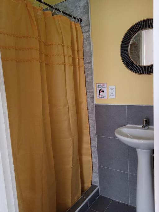 A Dos Cuadras De Sprattbight Apartment