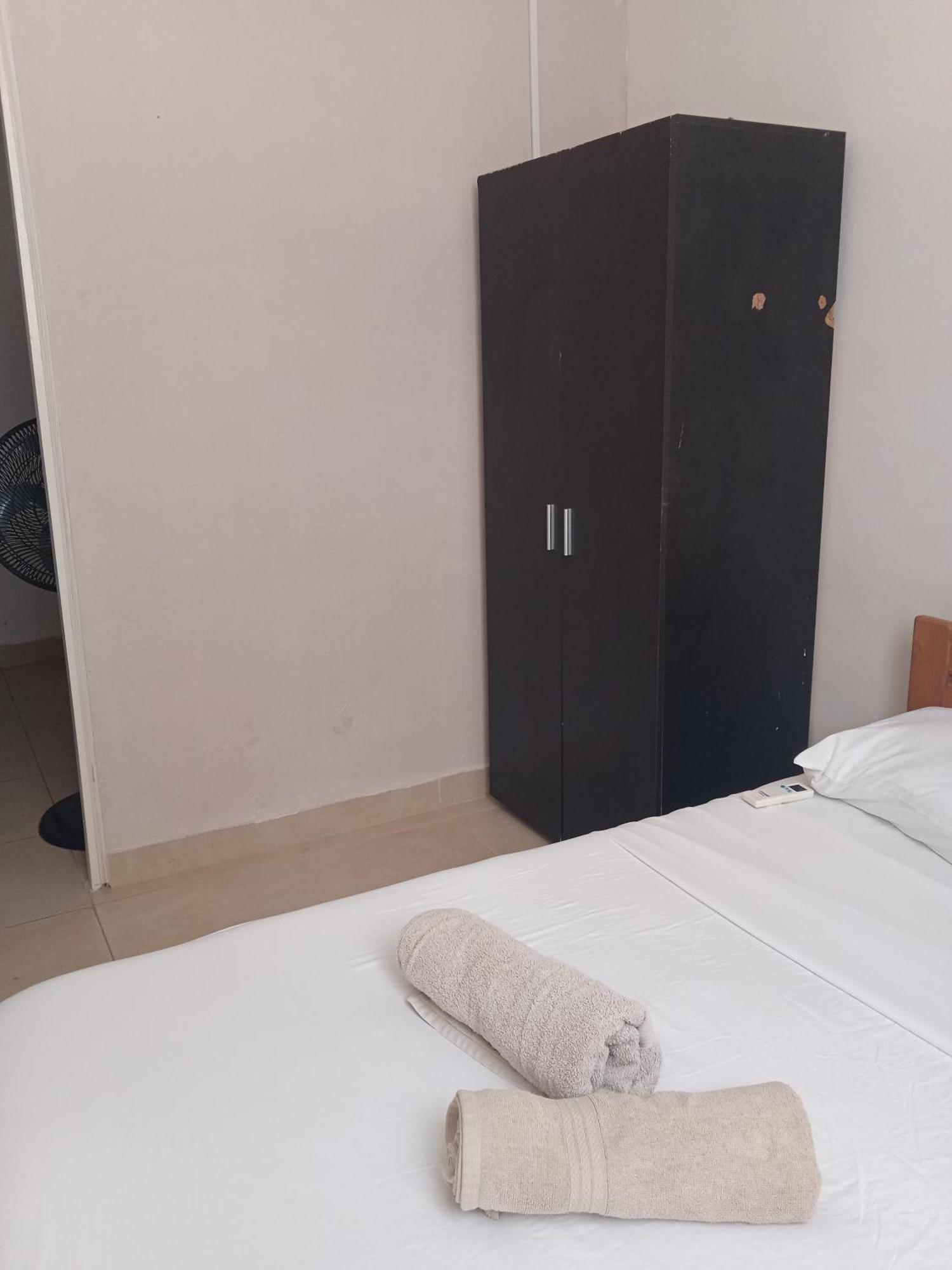 A Dos Cuadras De Sprattbight Apartment