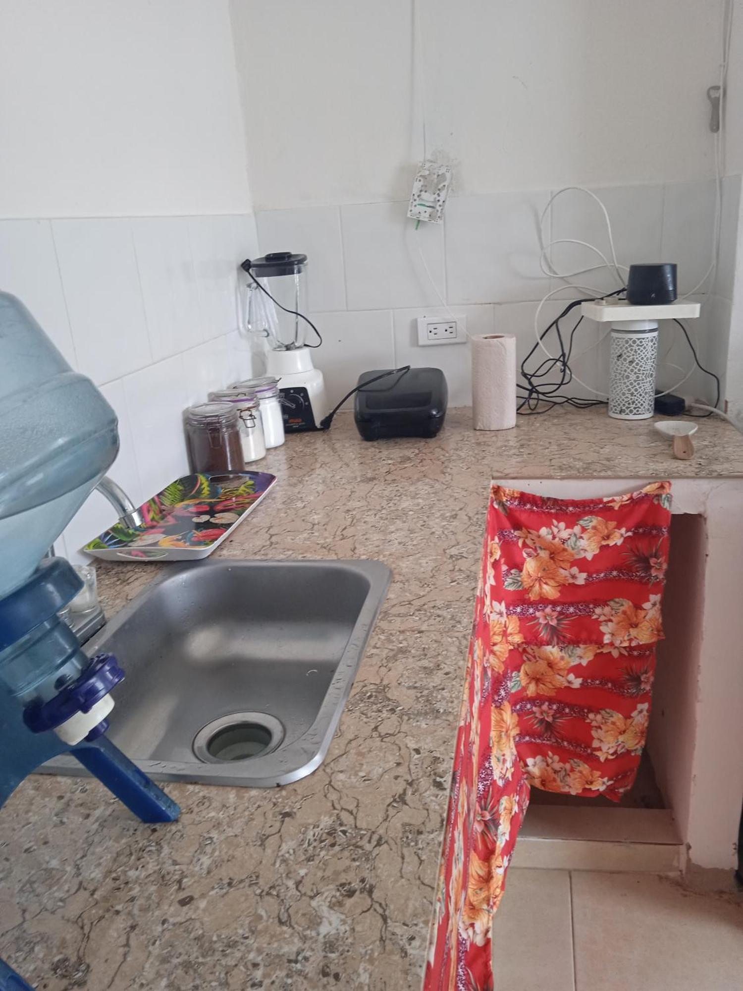 A Dos Cuadras De Sprattbight Apartment *